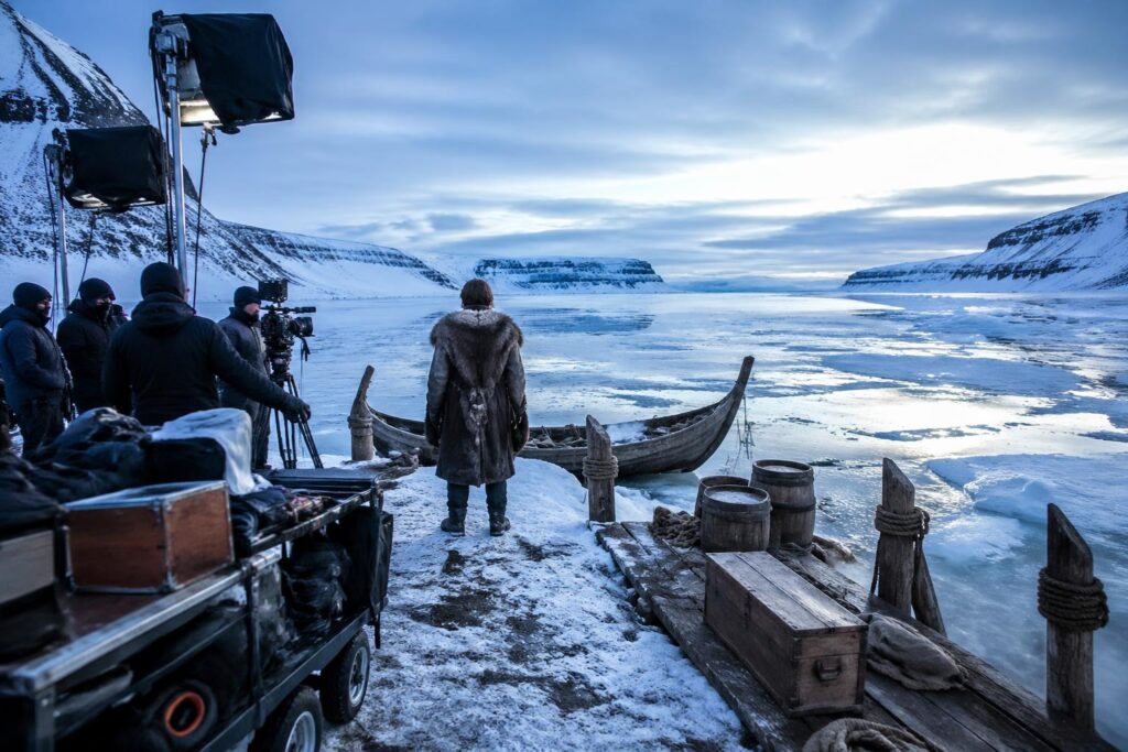 découvrez les secrets de « sukkwan island » et plongez dans une immersion unique au cercle polaire, entre fiction captivante et réalité saisissante.