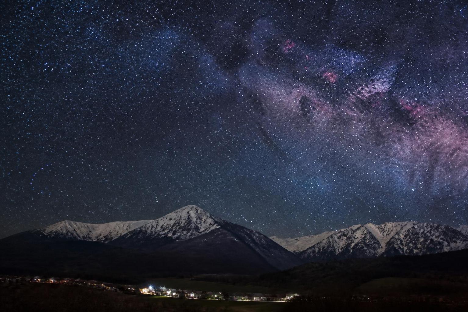 découvrez aventignan à travers des images saisissantes, où la beauté du ciel ouvert rencontre la profondeur mystérieuse des grottes.