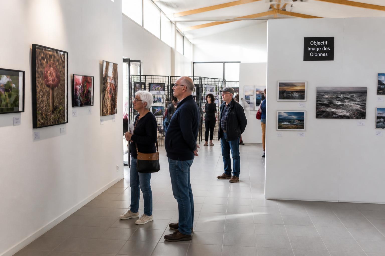 découvrez la deuxième biennale de la photographie aux sables-d’olonne, mettant en lumière les œuvres captivantes de trois clubs photos locaux.