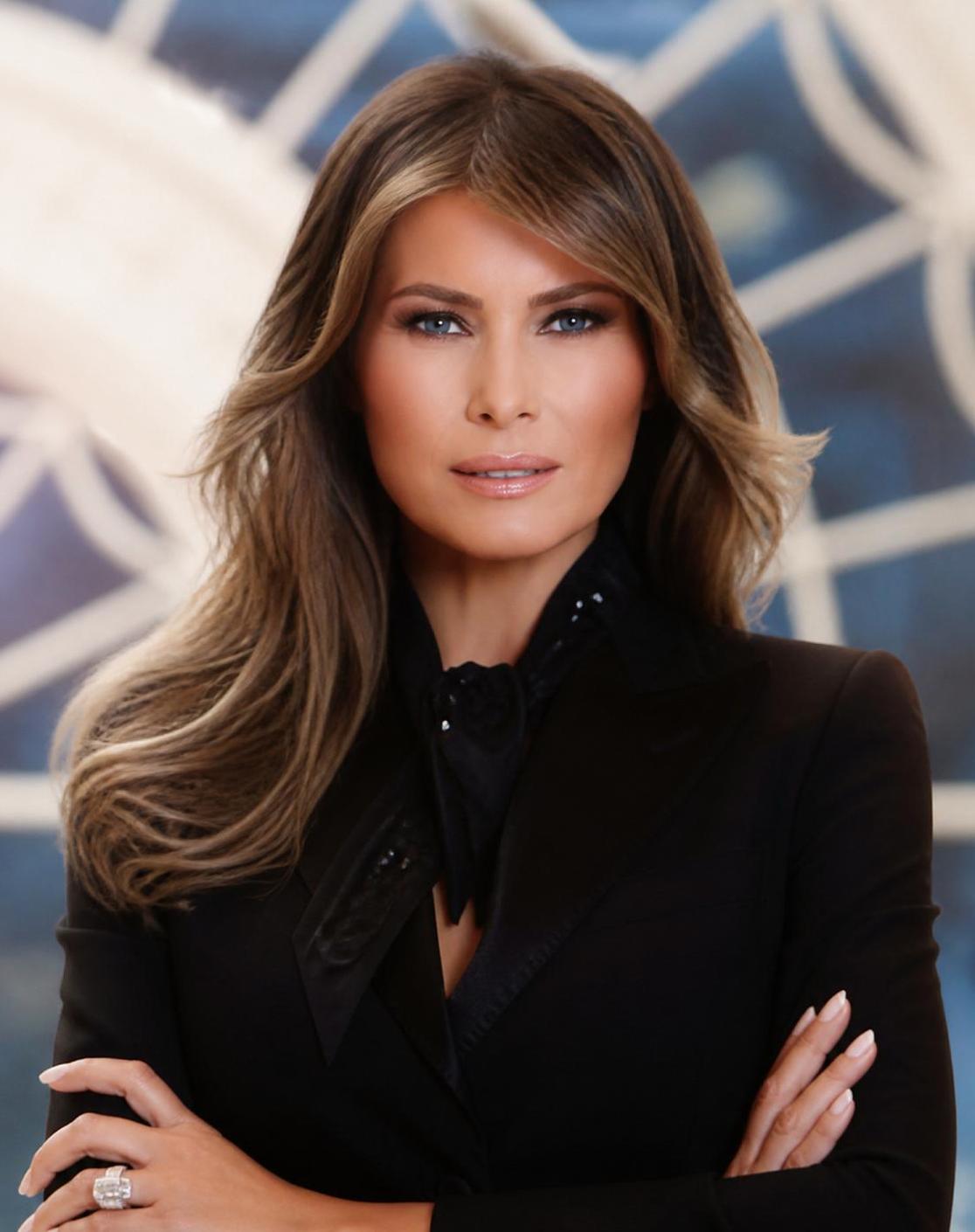 découvrez les clichés audacieux de melania trump qui réapparaissent, témoignant d'une élégance raffinée et éloignée de toute vulgarité.