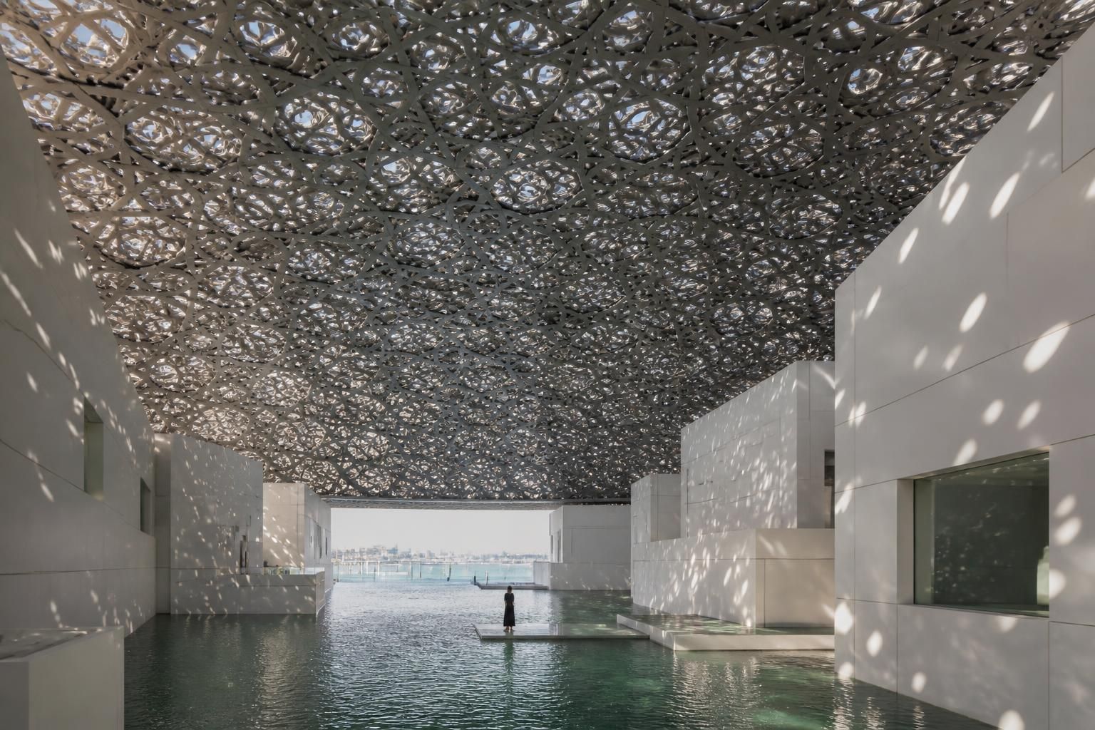 explorez les photos époustouflantes du louvre abu dhabi et admirez son architecture unique alliant modernité et héritage culturel.