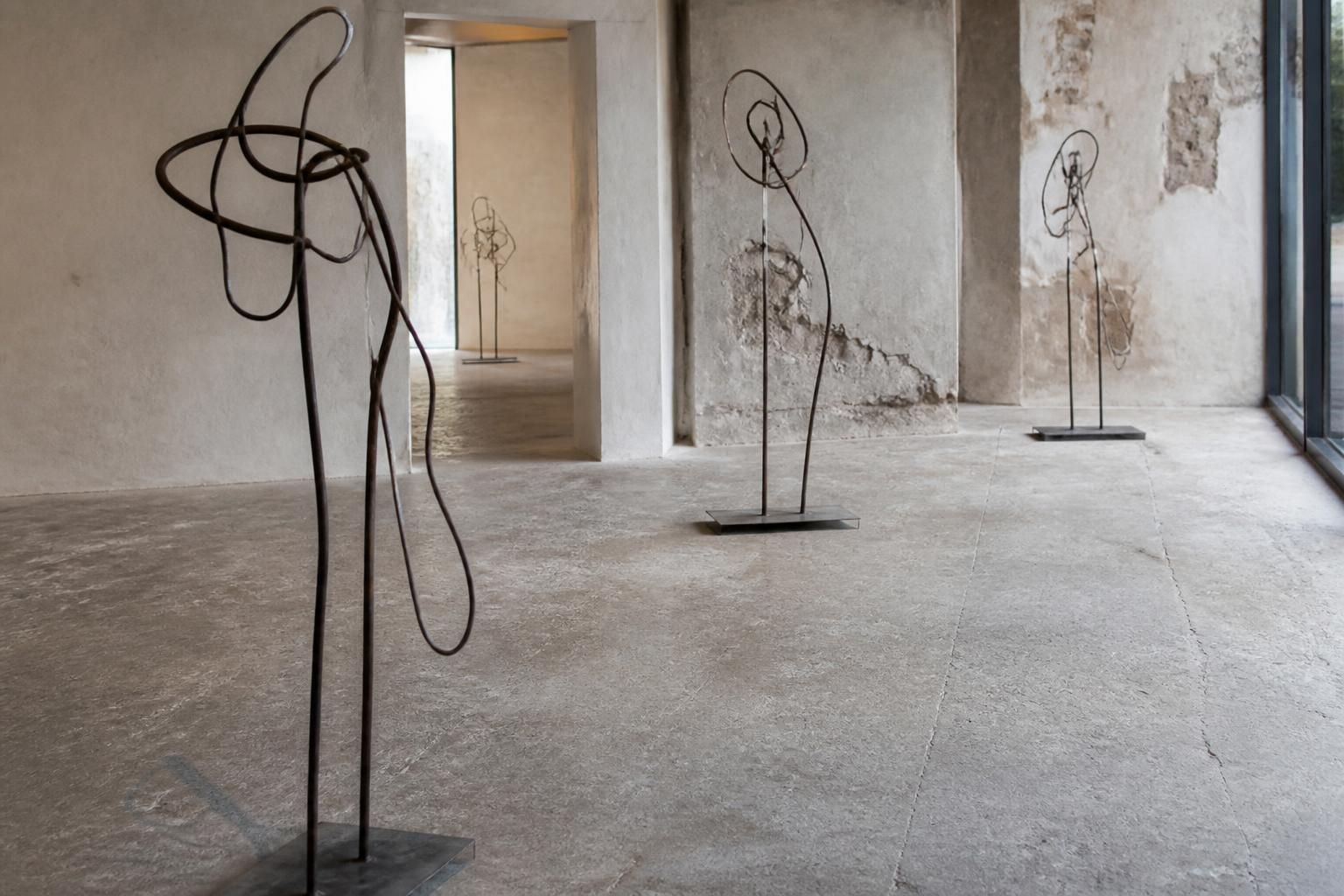 découvrez l'exposition captivante de photos et sculptures au pavillon de burlats, un rendez-vous artistique à ne pas manquer.