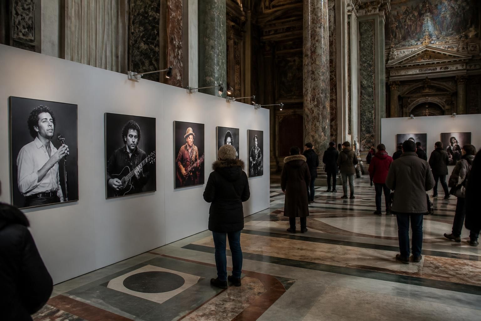 découvrez l'exposition exclusive de guido harari chez lelitteraire.com, célébrant 50 ans de clichés emblématiques et récits intemporels de la photographie.