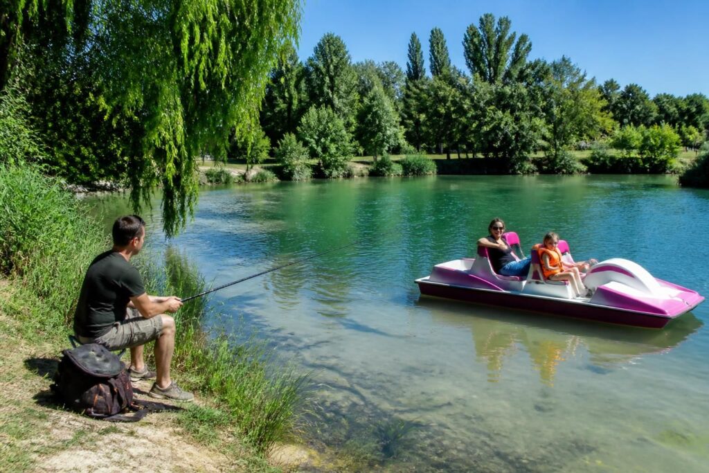découvrez les nouveautés estivales à la base de loisirs de la borde : pêche, pédalo et photographie pour des moments inoubliables en plein air cet été.
