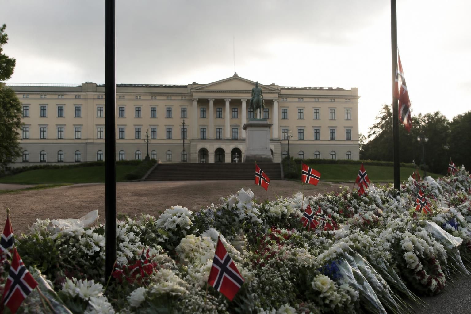 Décès de Harald V : Sonja de Norvège célèbre en solitaire leurs 58 ans de mariage et lui adresse un hommage poignant 7 à l'occasion du décès de harald v, sonja de norvège célèbre en solitaire leurs 58 ans de mariage et lui rend un hommage poignant empreint d'amour et de souvenirs précieux.