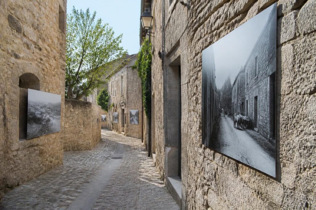découvrez bize-minervois à travers un parcours unique de photographies anciennes qui vous plongera dans l'histoire captivante de ce charmant village au cœur de la région.